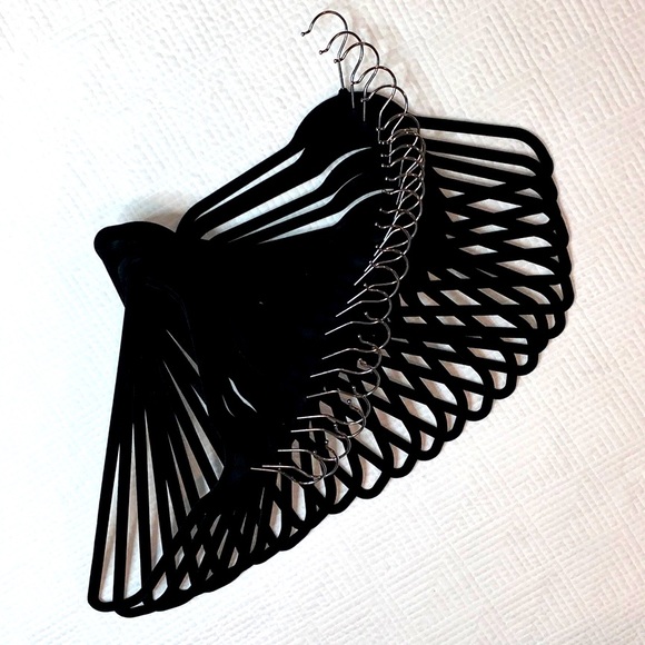🦋 Non-Slip VELVET Hangers - Set of 25 - Brand New - Picture 2 of 8